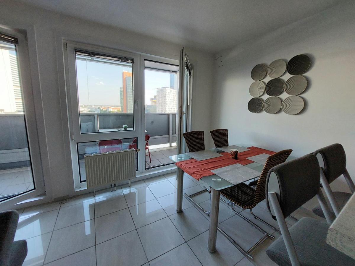 Tower Apartment With Private Terrace Next To Uno Viena Exterior foto