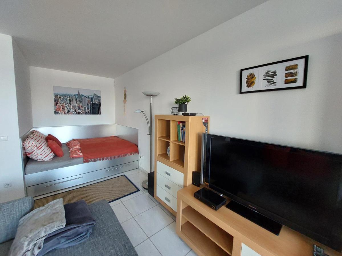 Tower Apartment With Private Terrace Next To Uno Viena Exterior foto
